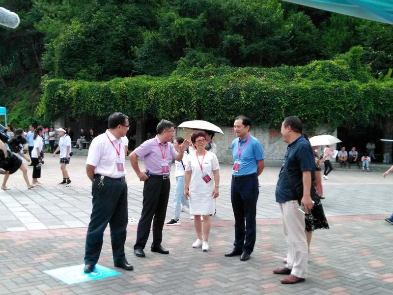 1 校领导一行亲临必赢242net官网迎新现场指导工作.jpg