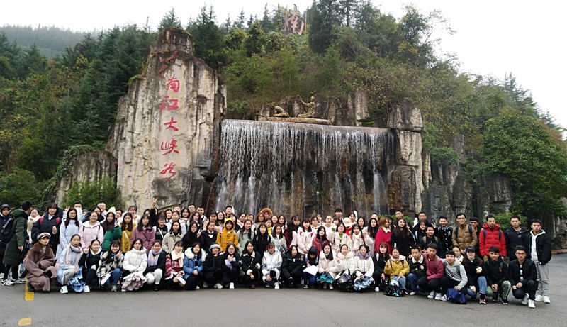 01 必赢242net官网2018级地理科学专业全体学生.jpg